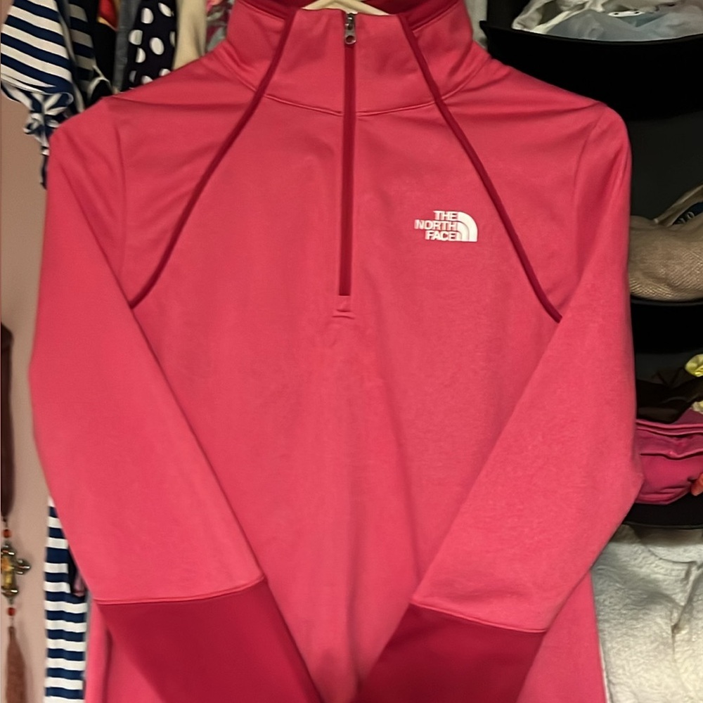 Vintage North Face athletic wear. Size L